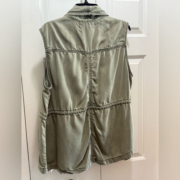 Max Jeans Olive Green Vest - Picture 2 of 8